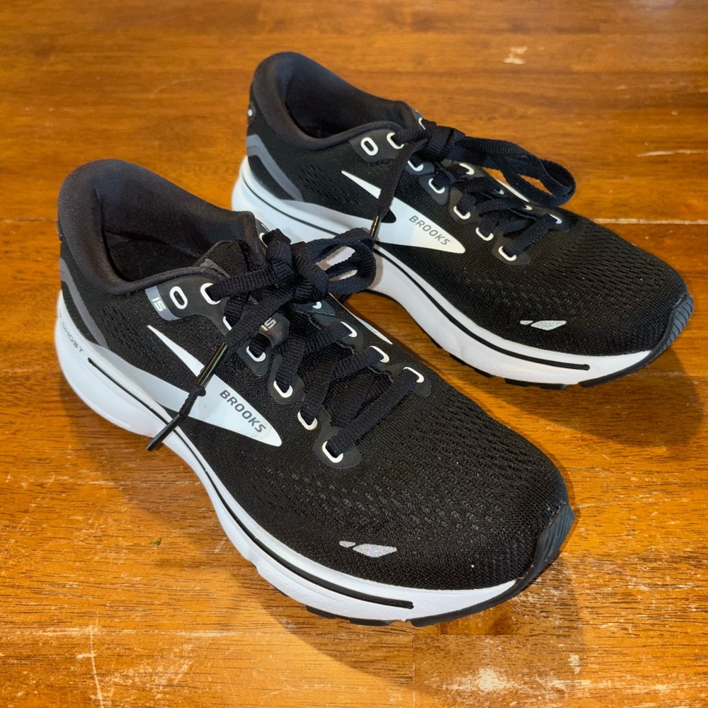 Womens Brooks Ghost 15  Size 6.5